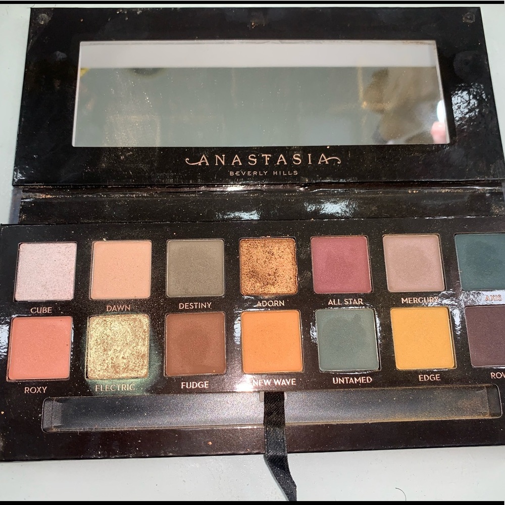 ABH subculture eye shadow palette